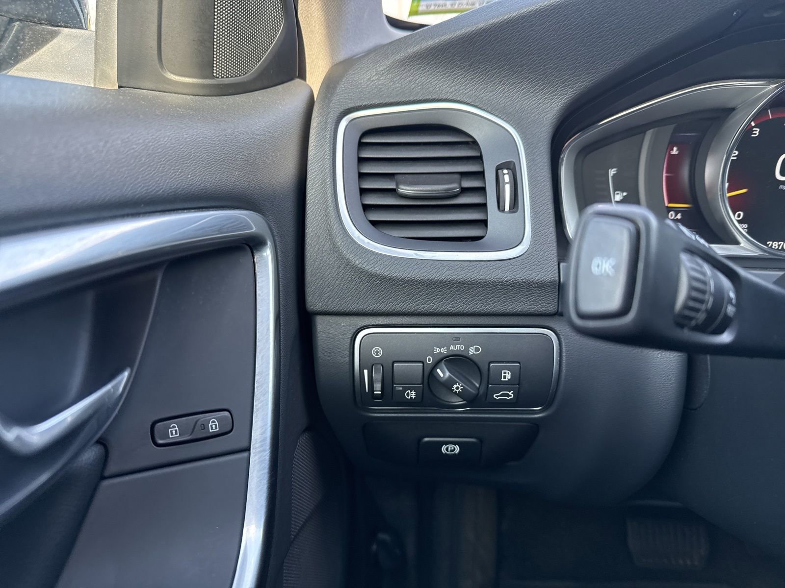 Thumbnail: 2016 Volvo S60 - 30