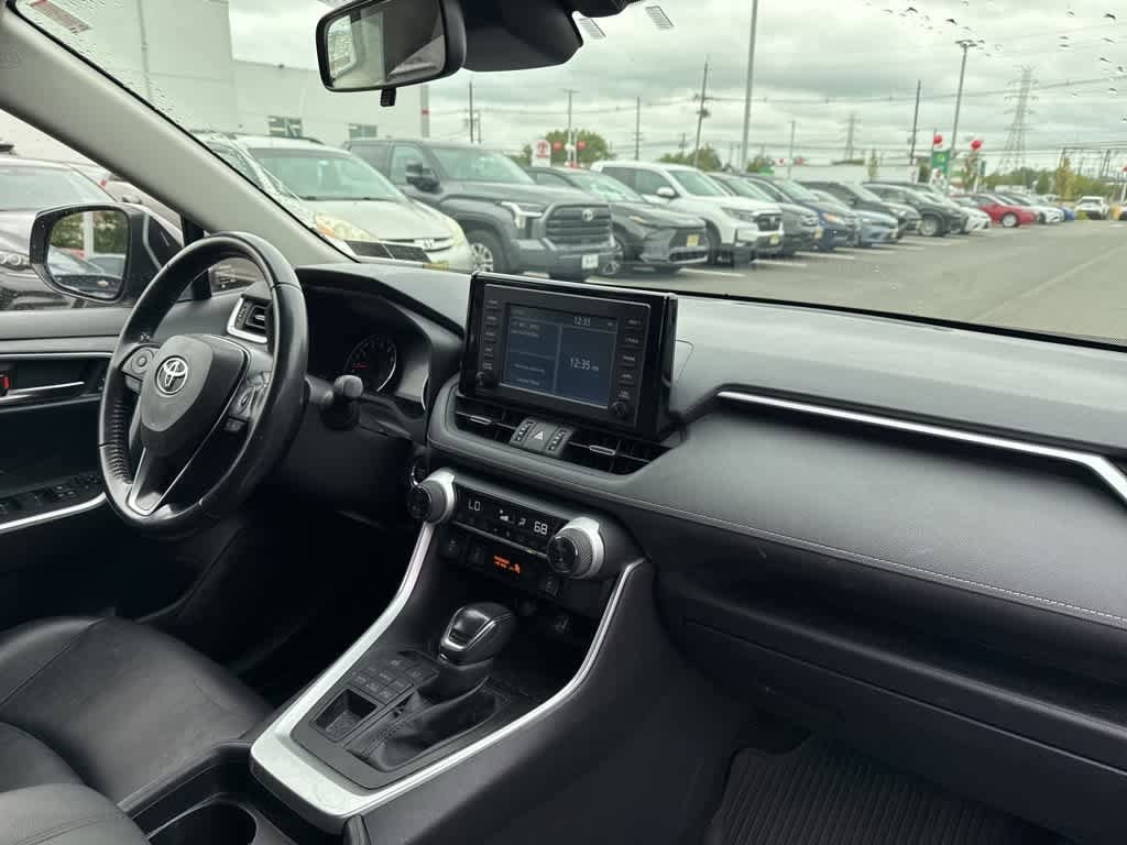 Thumbnail: 2019 Toyota RAV4 - 20