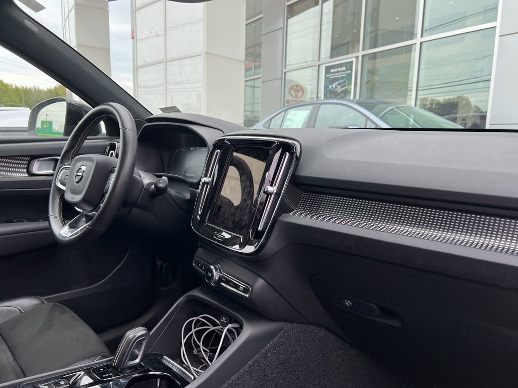Thumbnail: 2021 Volvo XC40 - 17