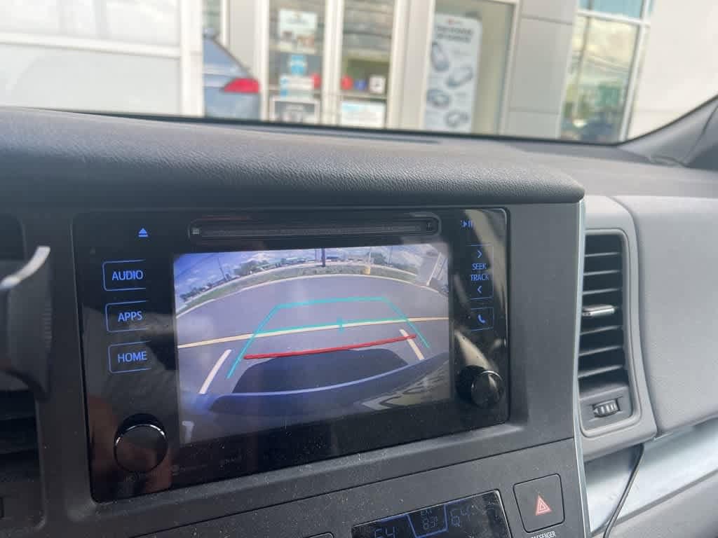 2016 Toyota Sienna LE 4