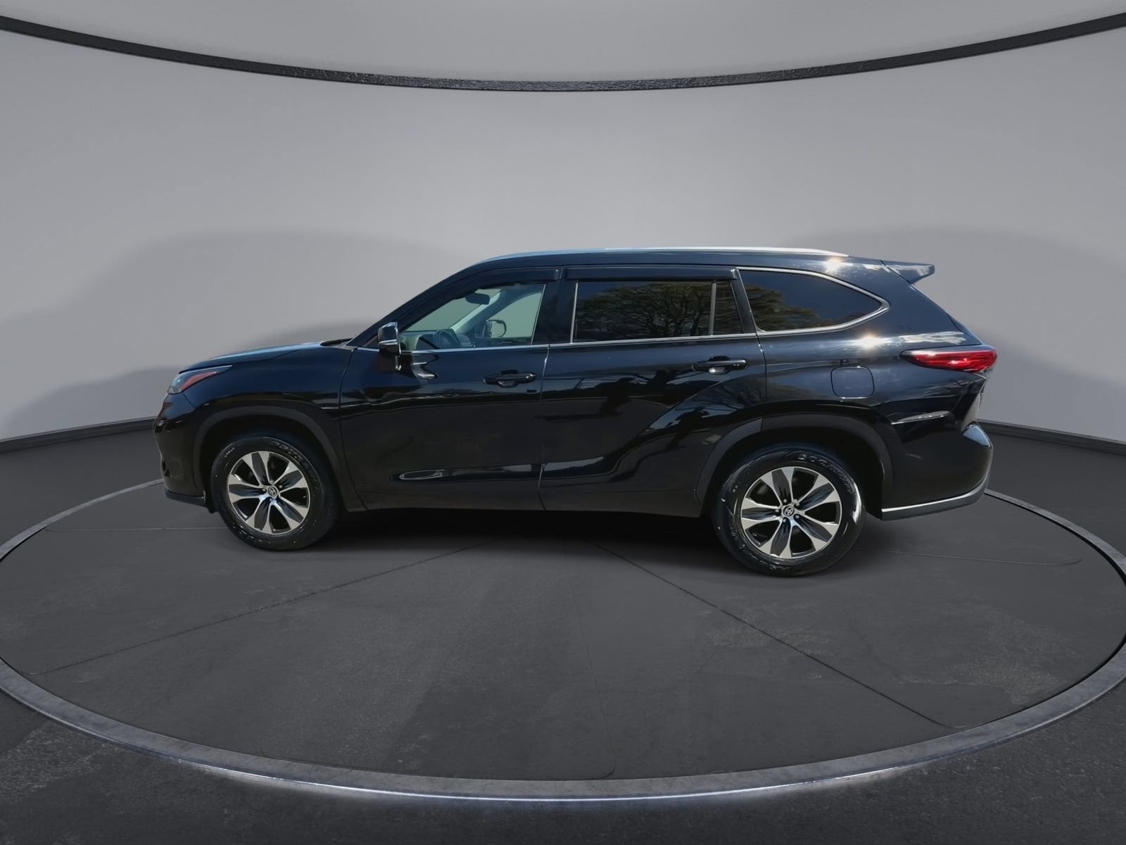 Thumbnail: 2021 Toyota Highlander - 6