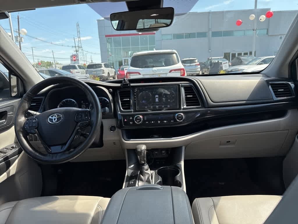 Thumbnail: 2019 Toyota Highlander - 24