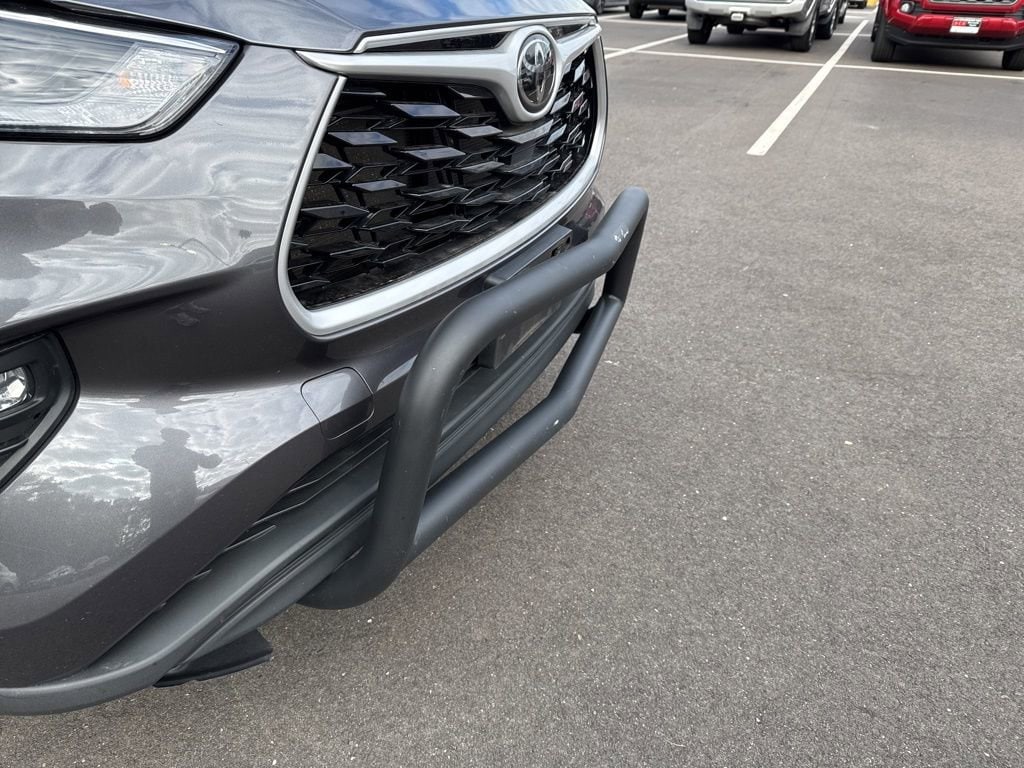 Thumbnail: 2022 Toyota Highlander - 13
