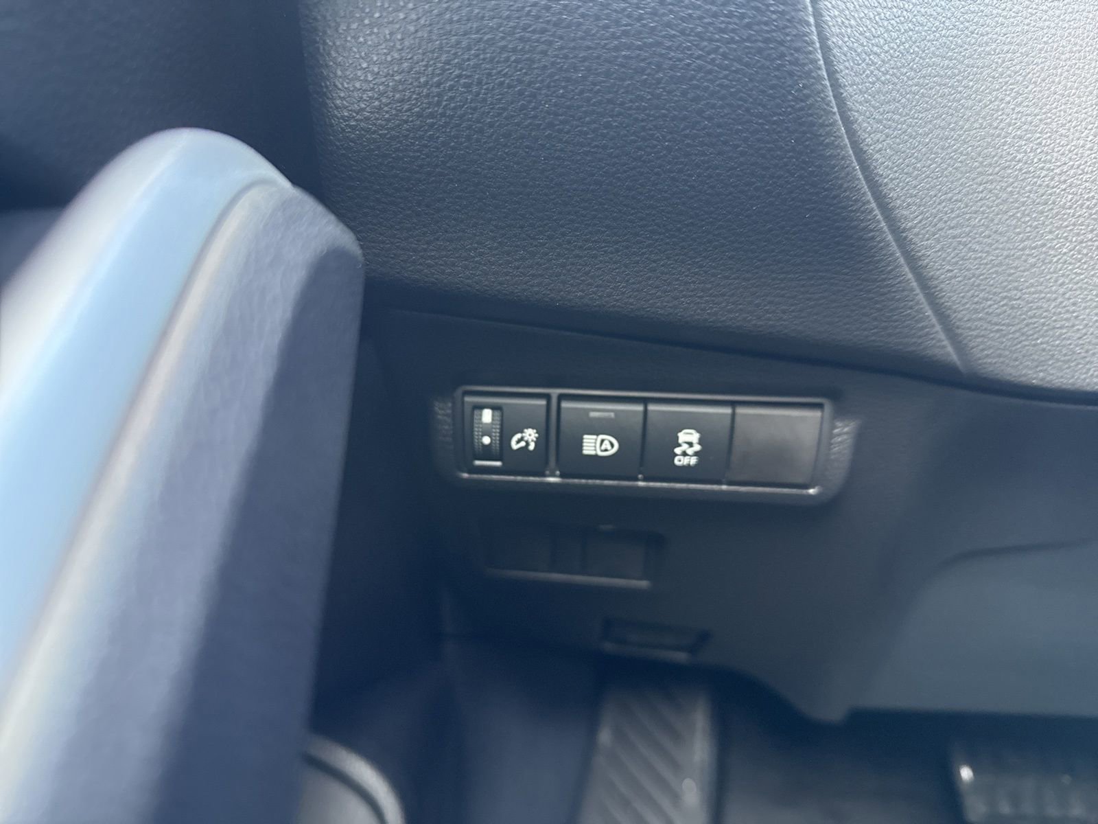 Thumbnail: 2026 Toyota Corolla Cross - 31