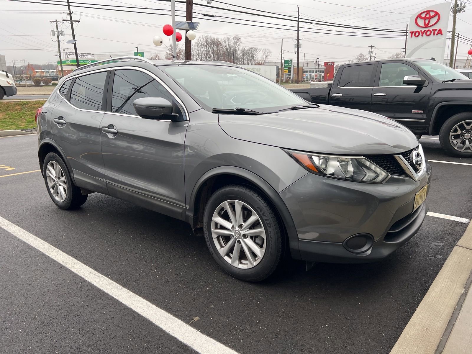 2017 Nissan Rogue Sport SV photo 2