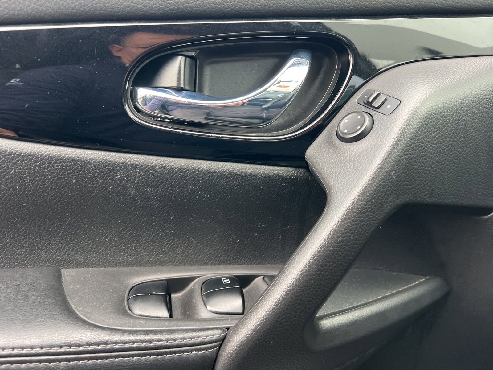 Thumbnail: 2017 Nissan Rogue Sport - 20