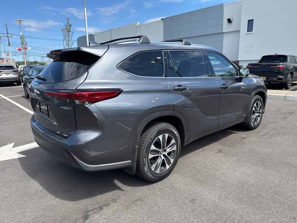 Thumbnail: 2020 Toyota Highlander - 3