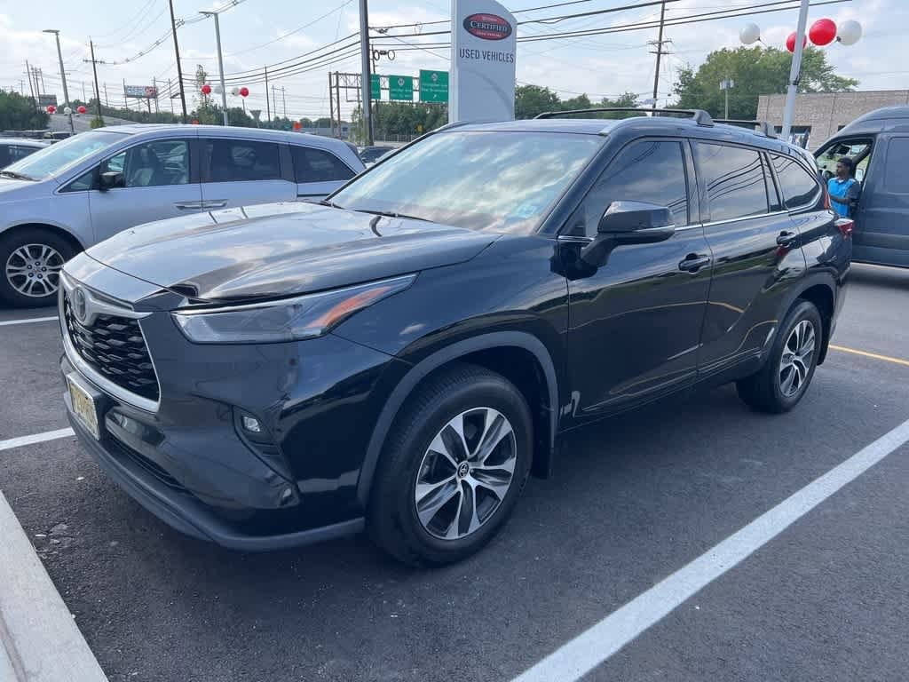 Thumbnail: 2022 Toyota Highlander - 1