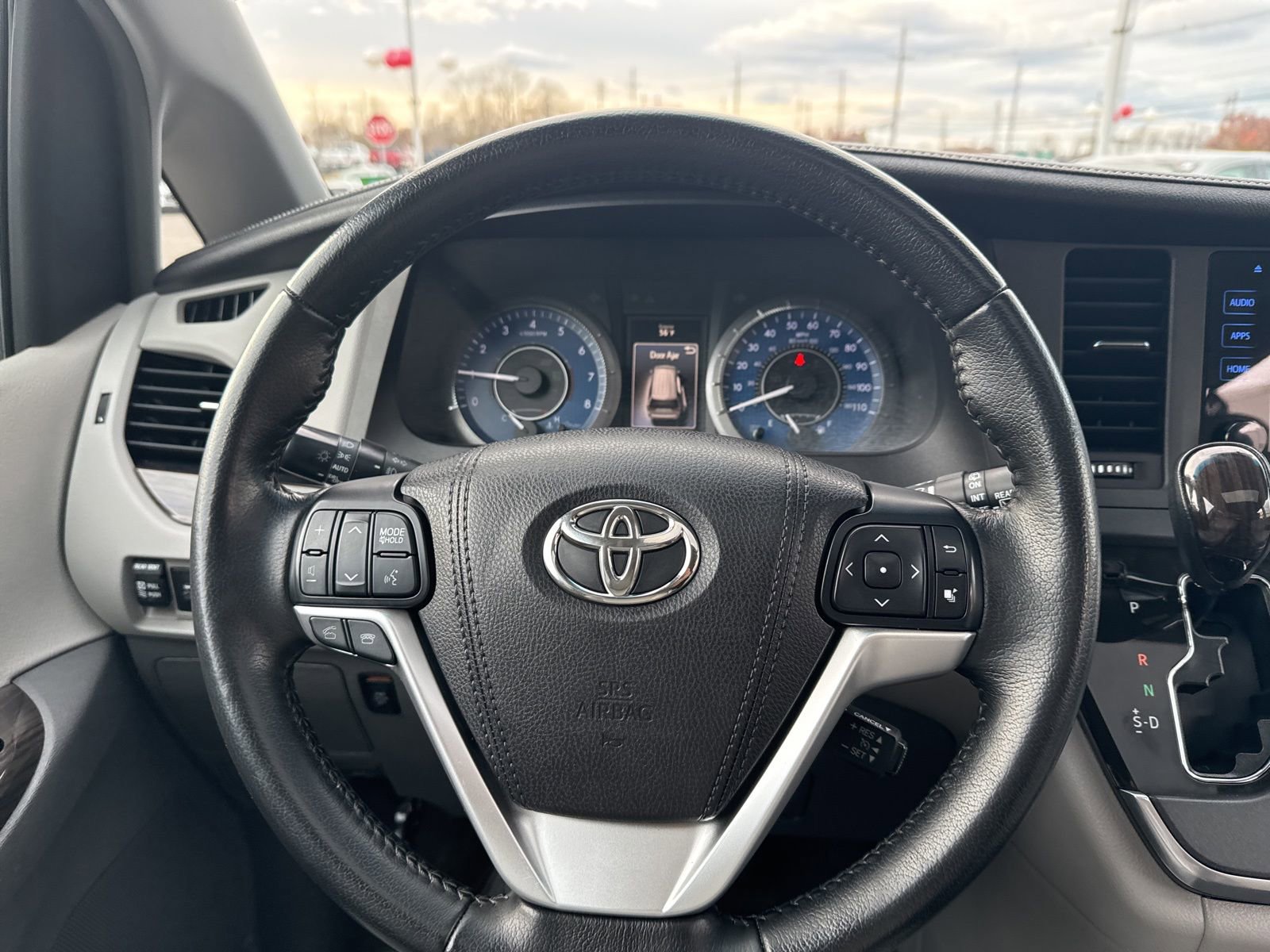 Thumbnail: 2016 Toyota Sienna - 27