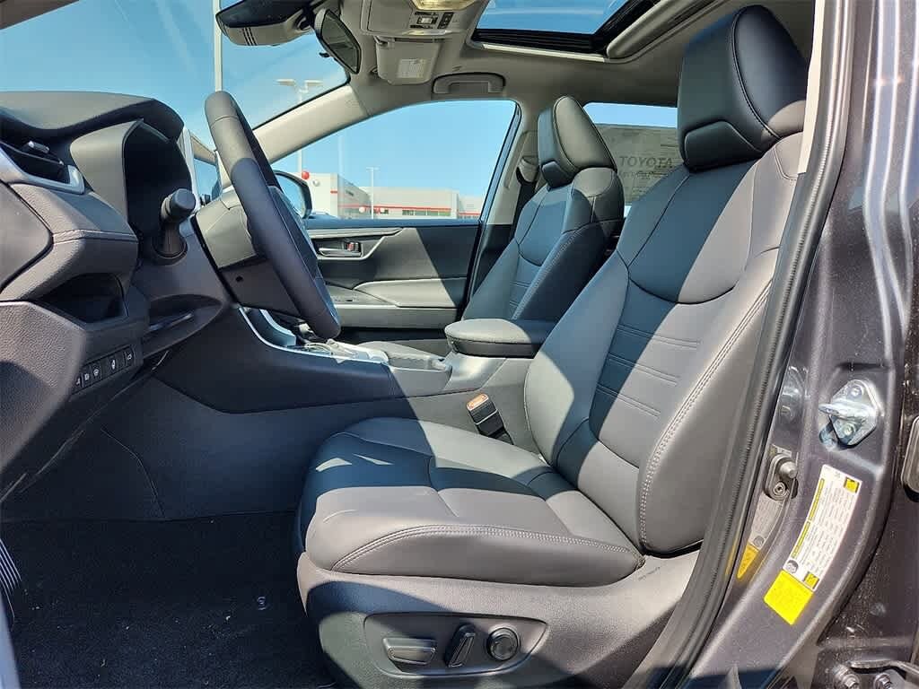2025 Toyota RAV4 XLE Premium 13
