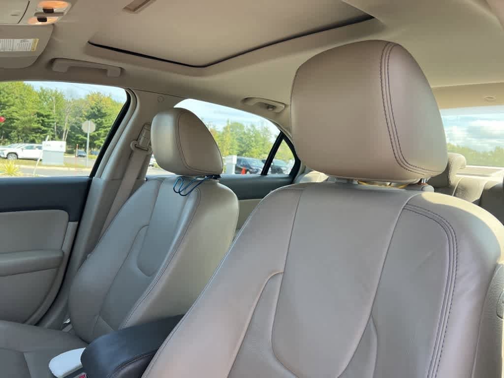 Thumbnail: 2010 Ford Fusion - 13