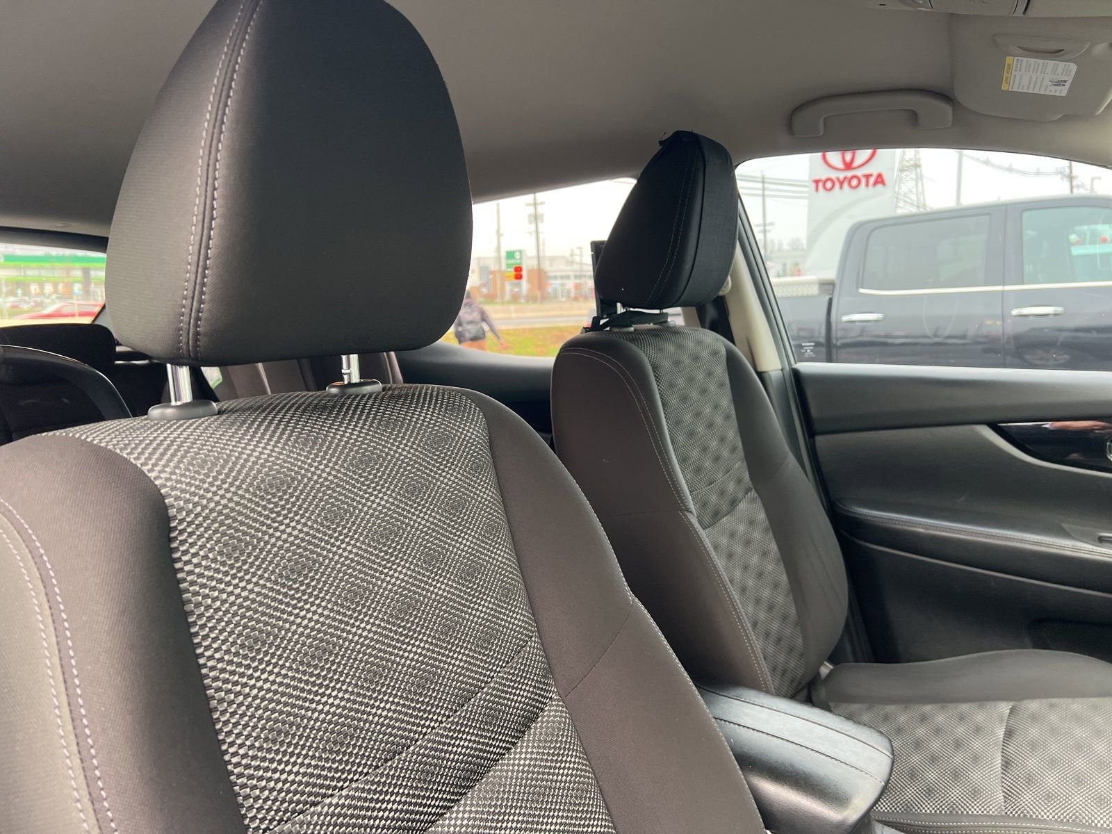 Thumbnail: 2017 Nissan Rogue Sport - 16