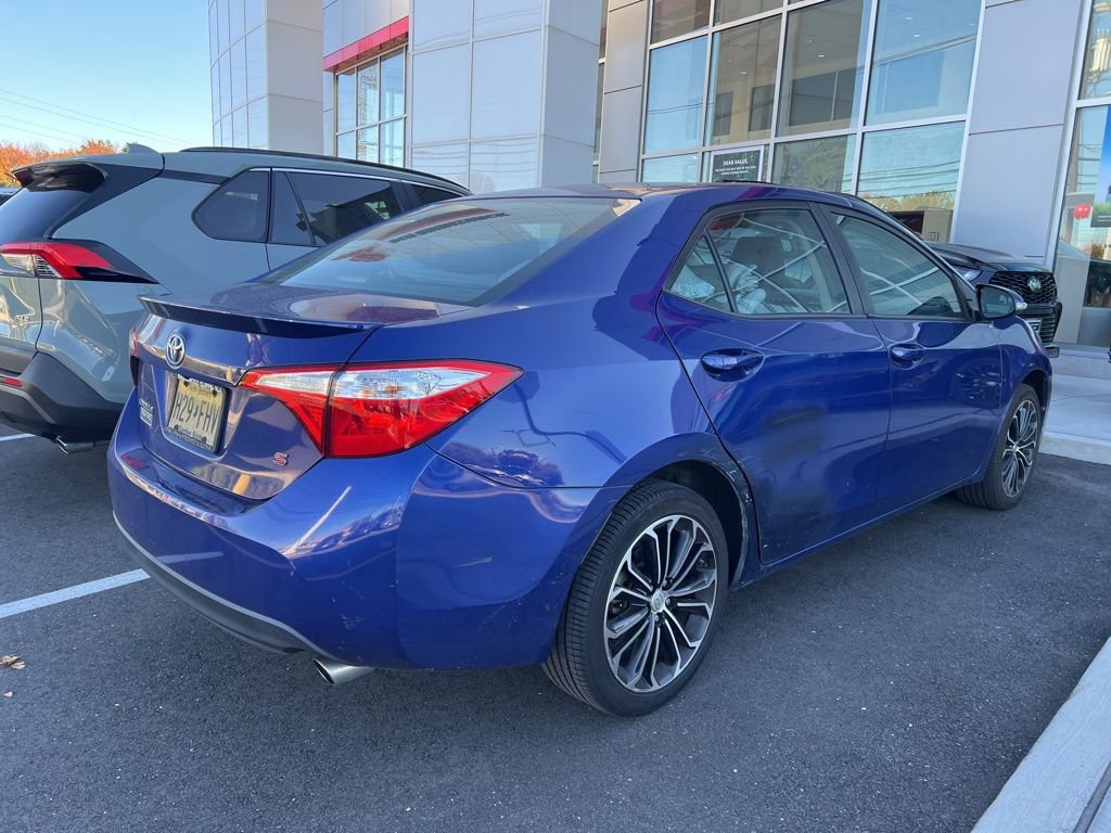 2015 Toyota Corolla LE photo 3