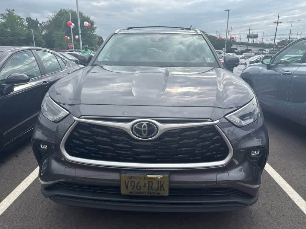 Thumbnail: 2022 Toyota Highlander - 5