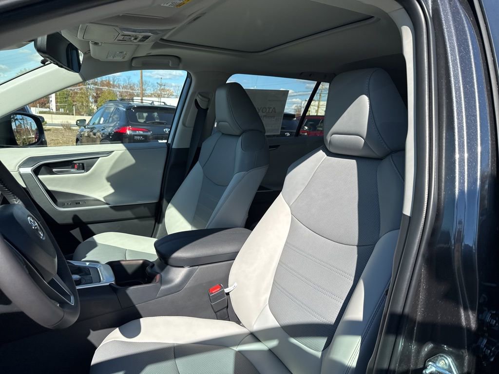 Thumbnail: 2025 Toyota RAV4 - 11