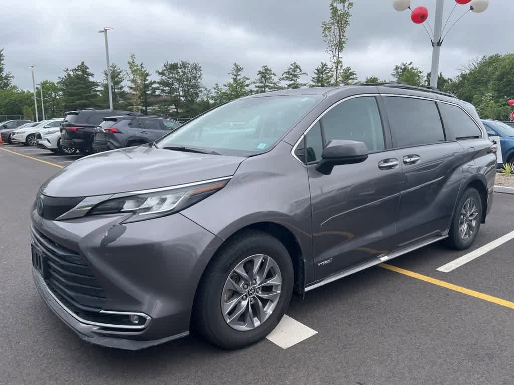 2021 Toyota Sienna XLE Hero Image
