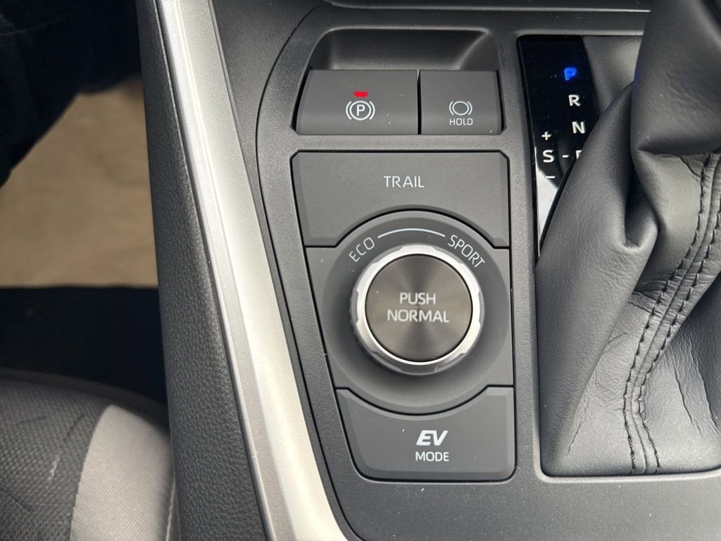 Thumbnail: 2025 Toyota RAV4 - 23