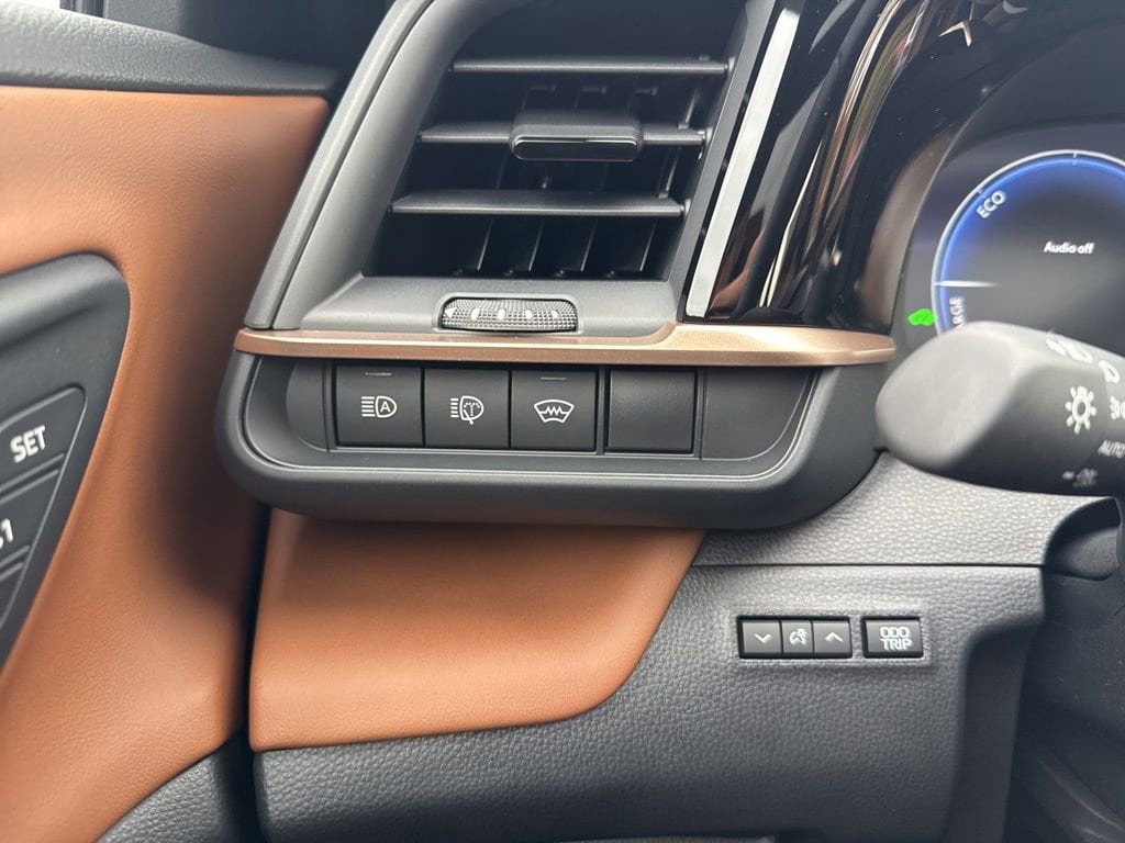 Thumbnail: 2025 Toyota Crown Signia - 25