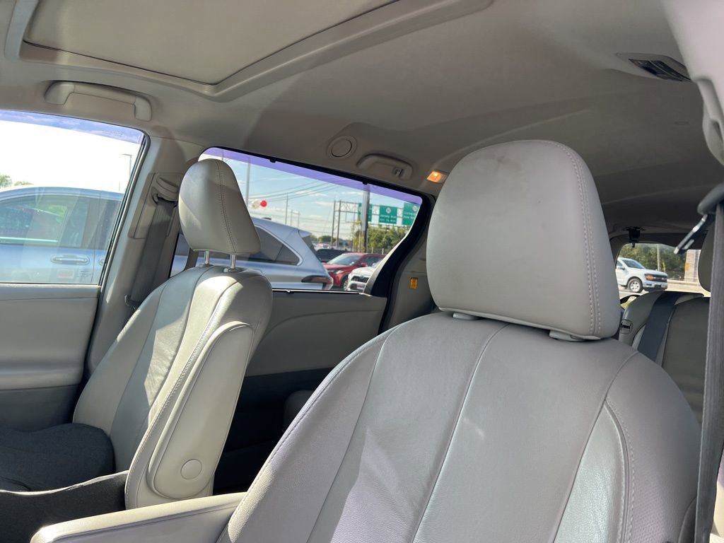 Thumbnail: 2012 Toyota Sienna - 6