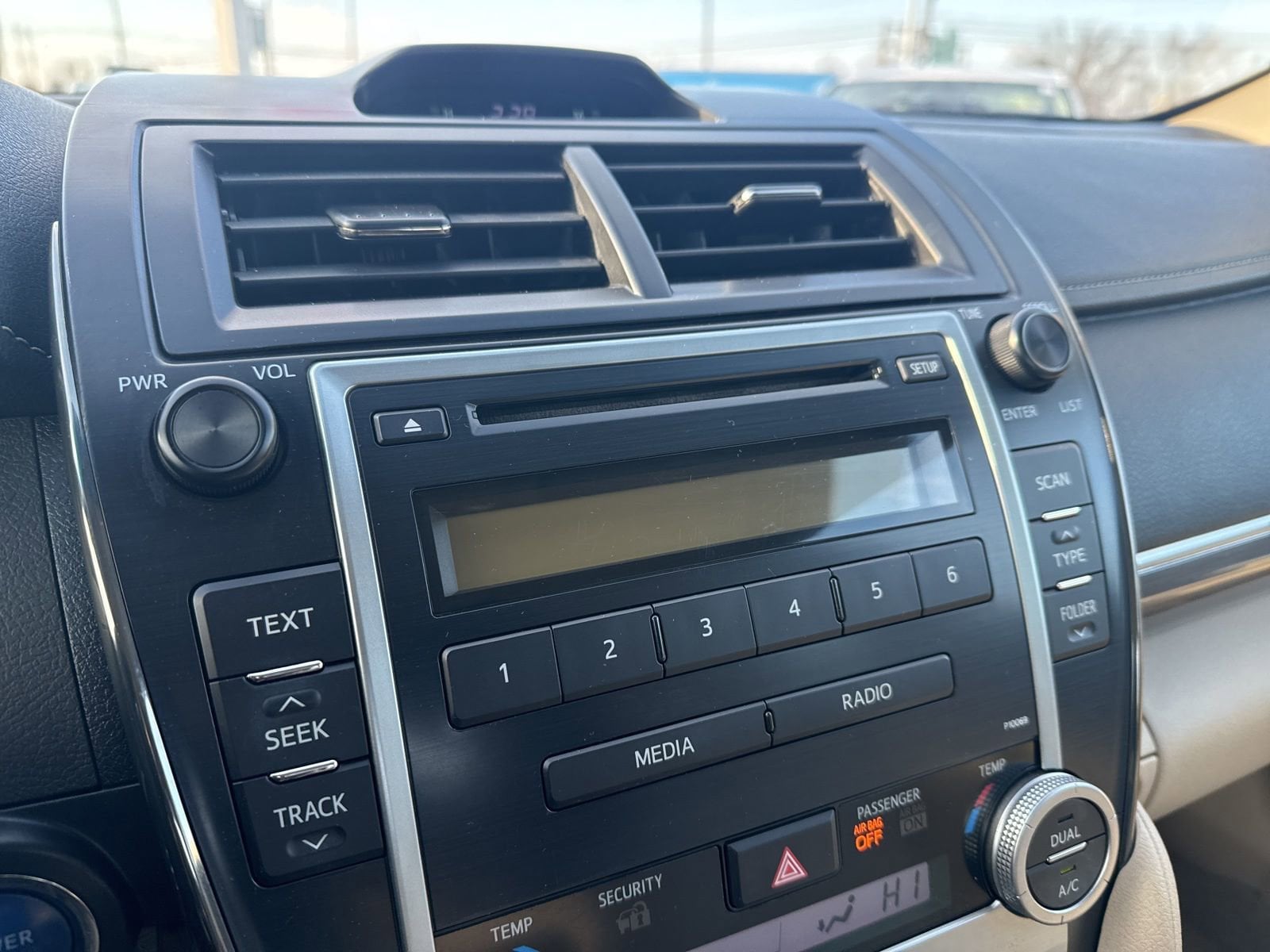 Thumbnail: 2012 Toyota Camry - 25