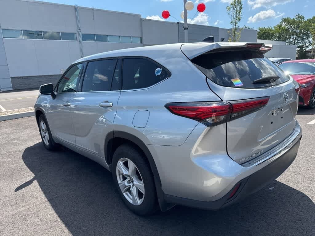 Thumbnail: 2022 Toyota Highlander - 4
