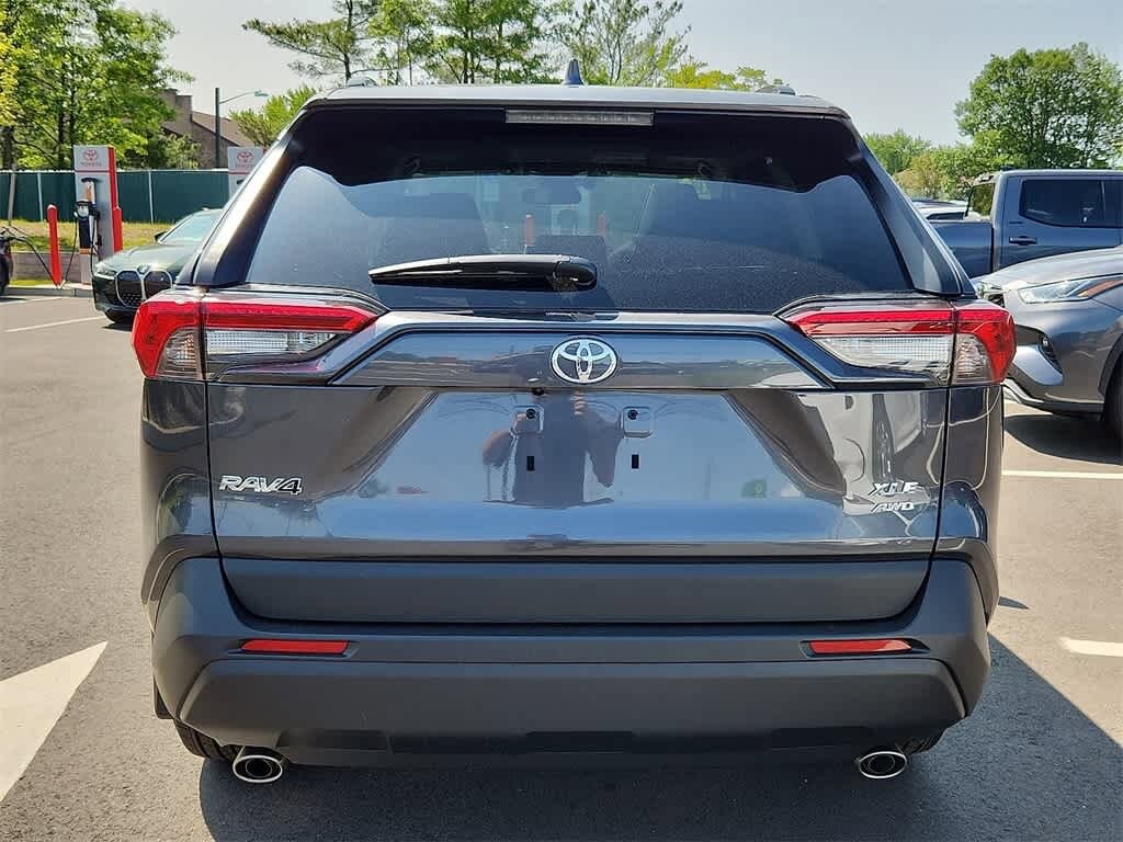 2025 Toyota RAV4 XLE Premium 5