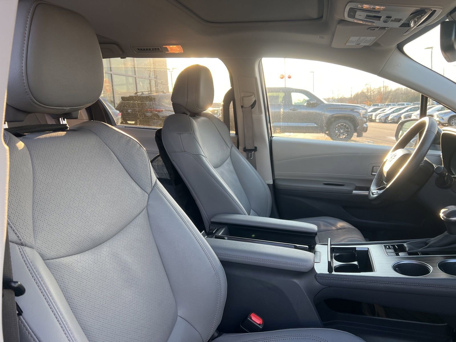 Thumbnail: 2023 Toyota Sienna - 16