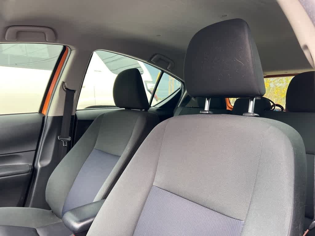 Thumbnail: 2015 Toyota Prius c - 6