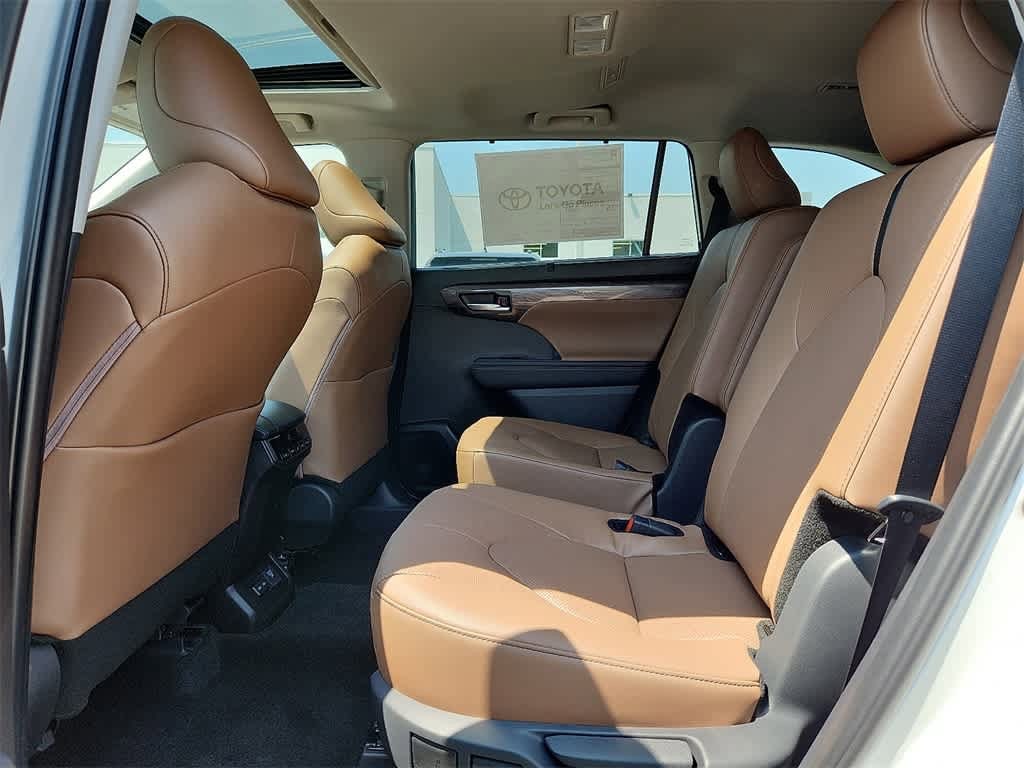 2025 Toyota Highlander Limited 10