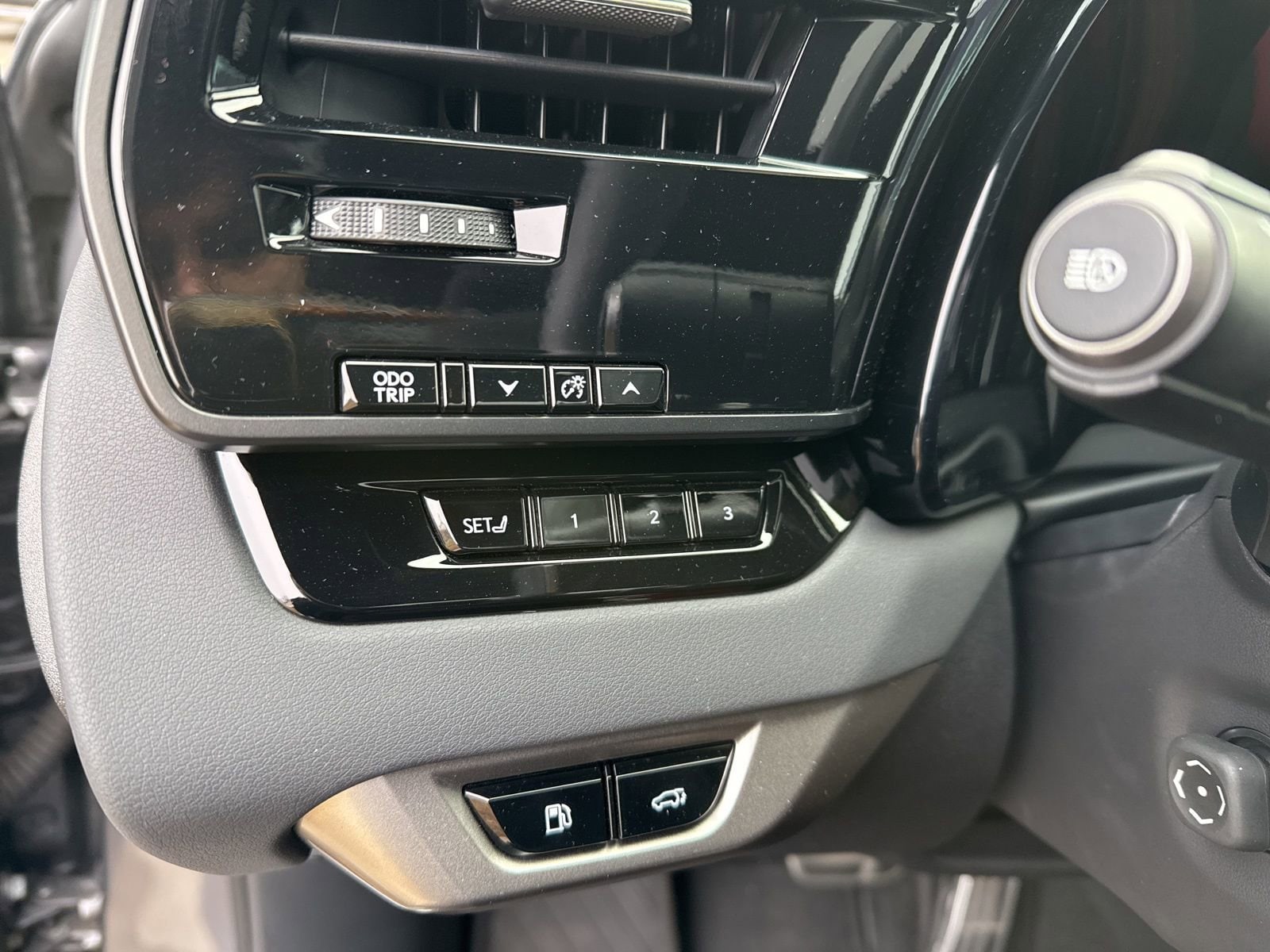 Thumbnail: 2023 Lexus RX - 29