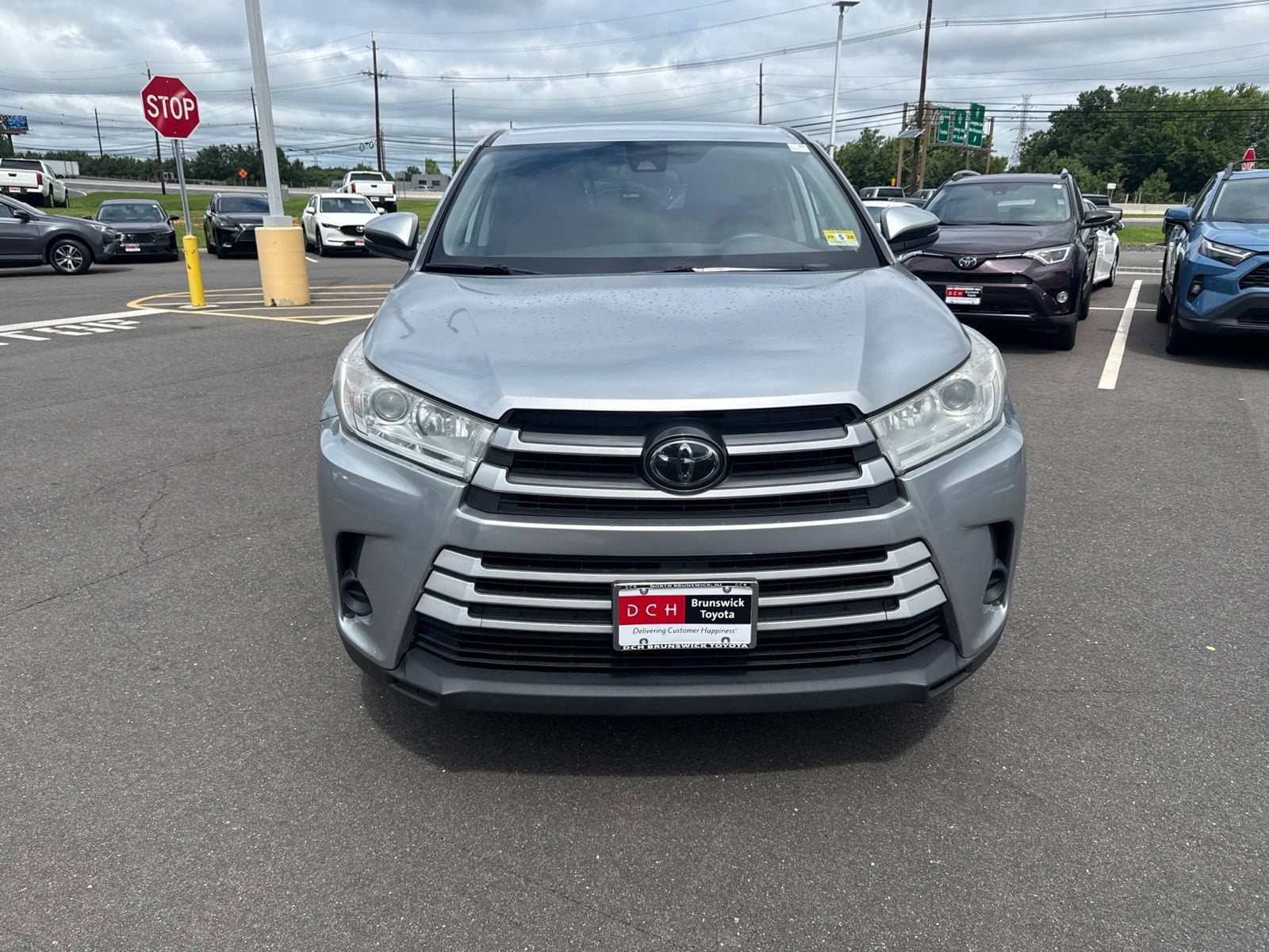 Used 2019 Toyota Highlander LE with VIN 5TDBZRFH7KS977104 for sale in North Brunswick Township, NJ