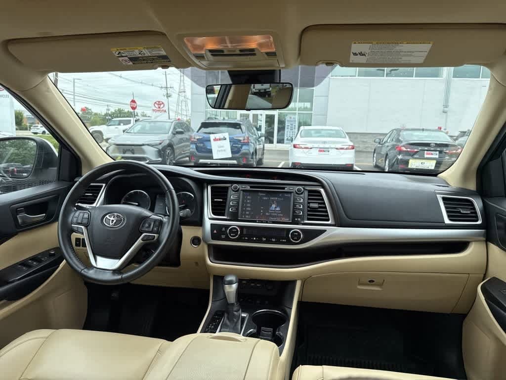 Thumbnail: 2019 Toyota Highlander - 25