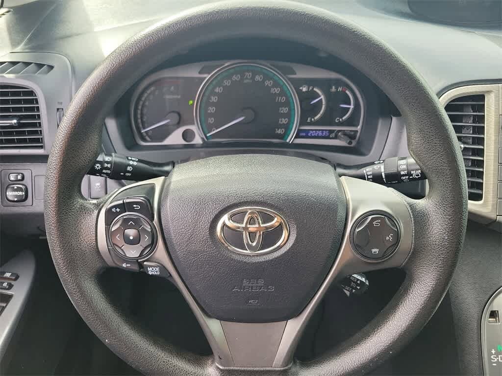 2015 Toyota Venza LE 23