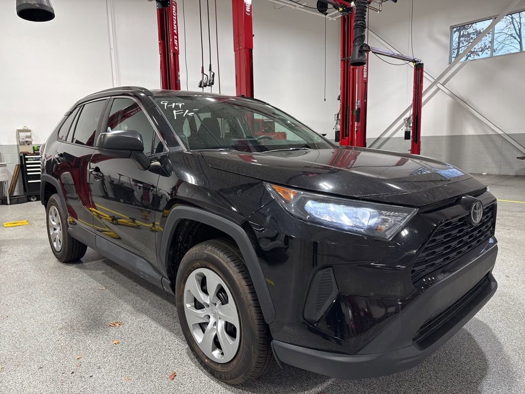 2021 Toyota RAV4 LE photo 2