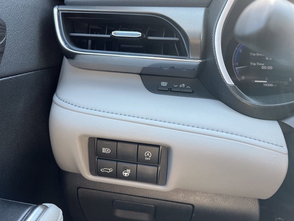 Thumbnail: 2023 Toyota Highlander - 22