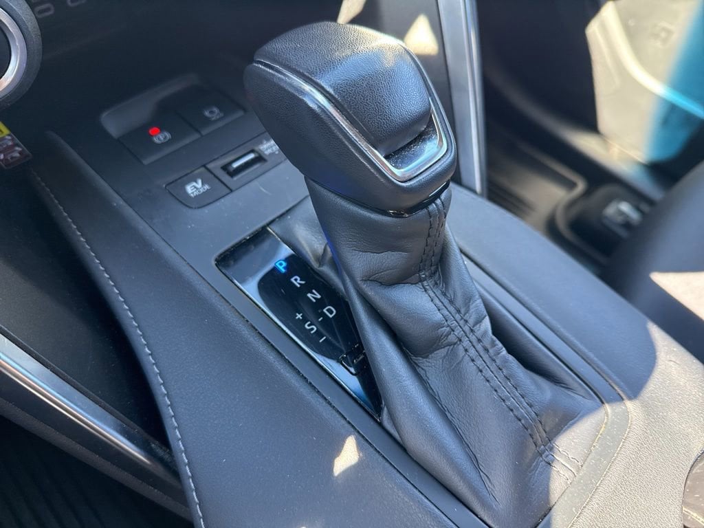 Thumbnail: 2023 Toyota Venza - 29
