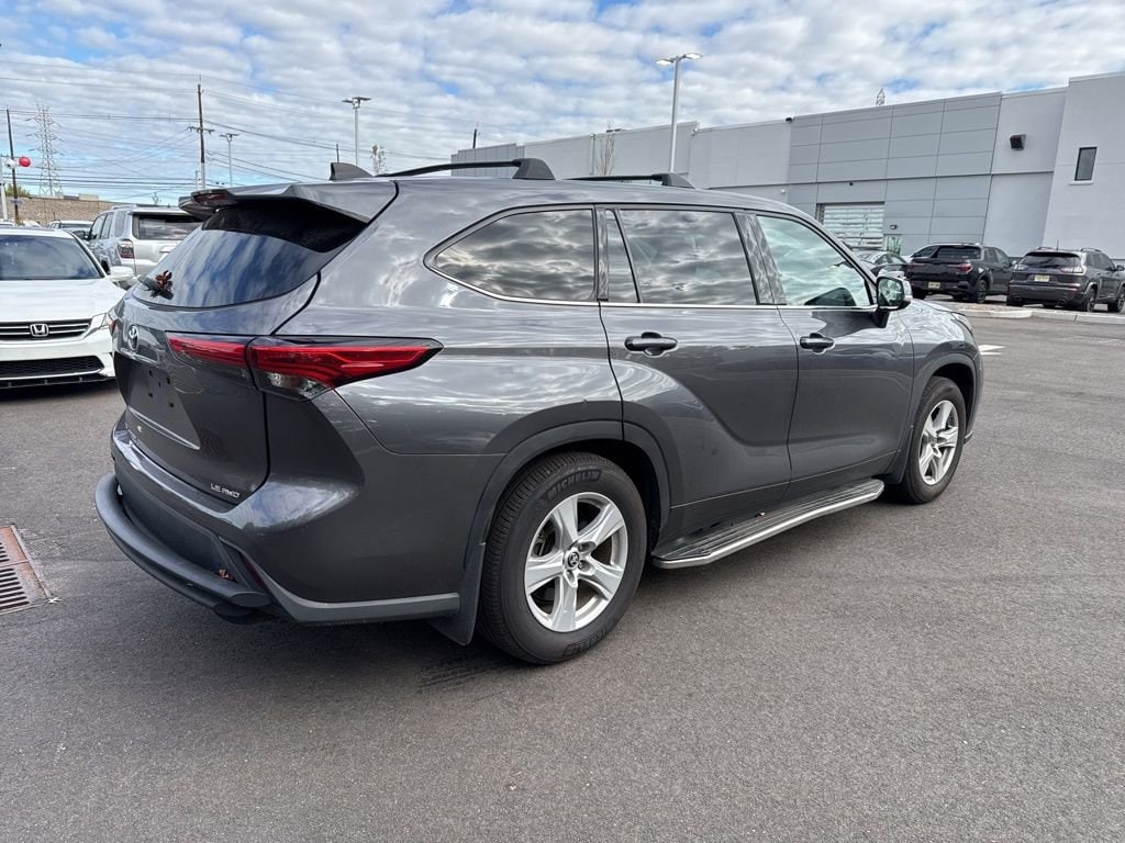 Thumbnail: 2022 Toyota Highlander - 4
