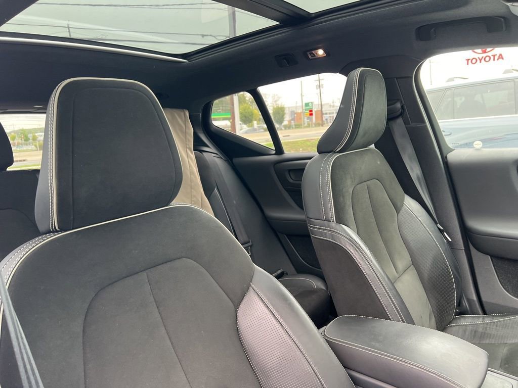 Thumbnail: 2021 Volvo XC40 - 18