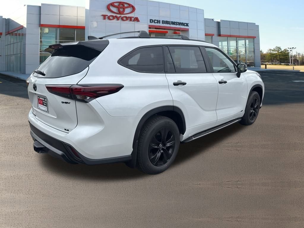 Thumbnail: 2025 Toyota Highlander - 5