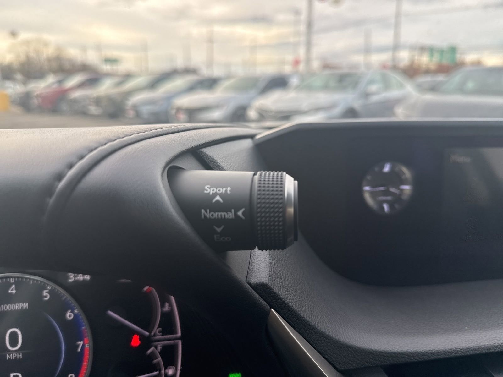 Thumbnail: 2020 Lexus ES - 31