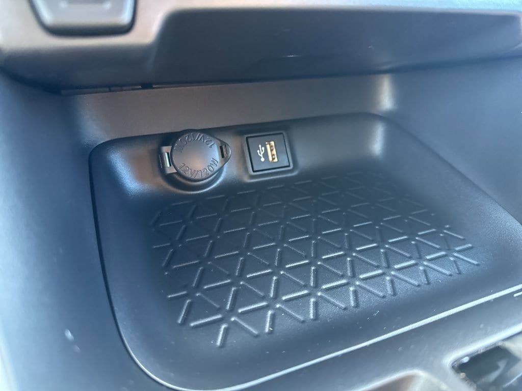 Thumbnail: 2025 Toyota RAV4 - 21