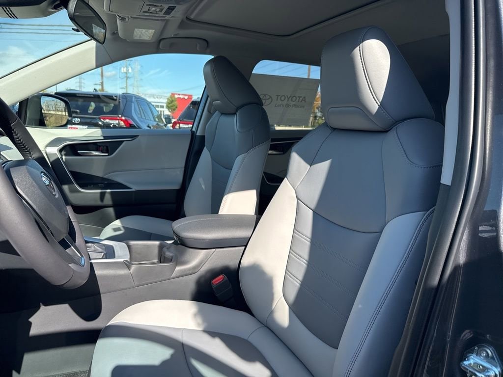 Thumbnail: 2025 Toyota RAV4 - 11