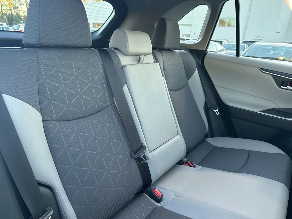 Thumbnail: 2025 Toyota RAV4 - 15