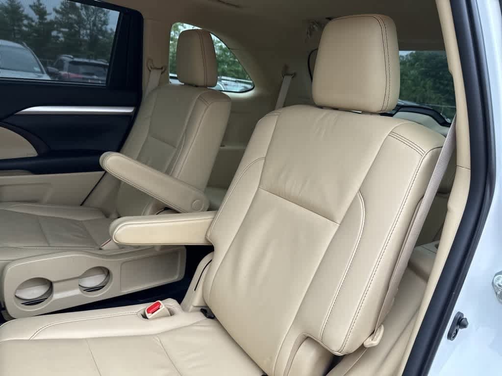 Thumbnail: 2019 Toyota Highlander - 18