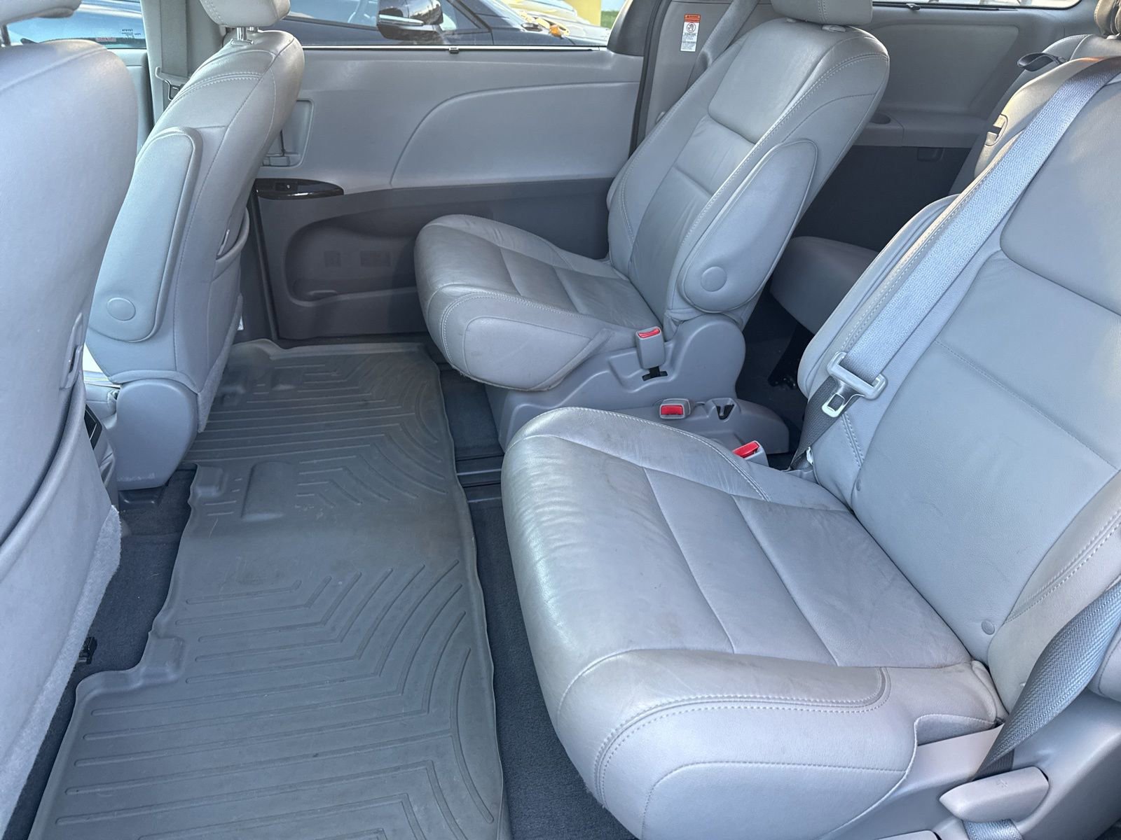 Thumbnail: 2017 Toyota Sienna - 21