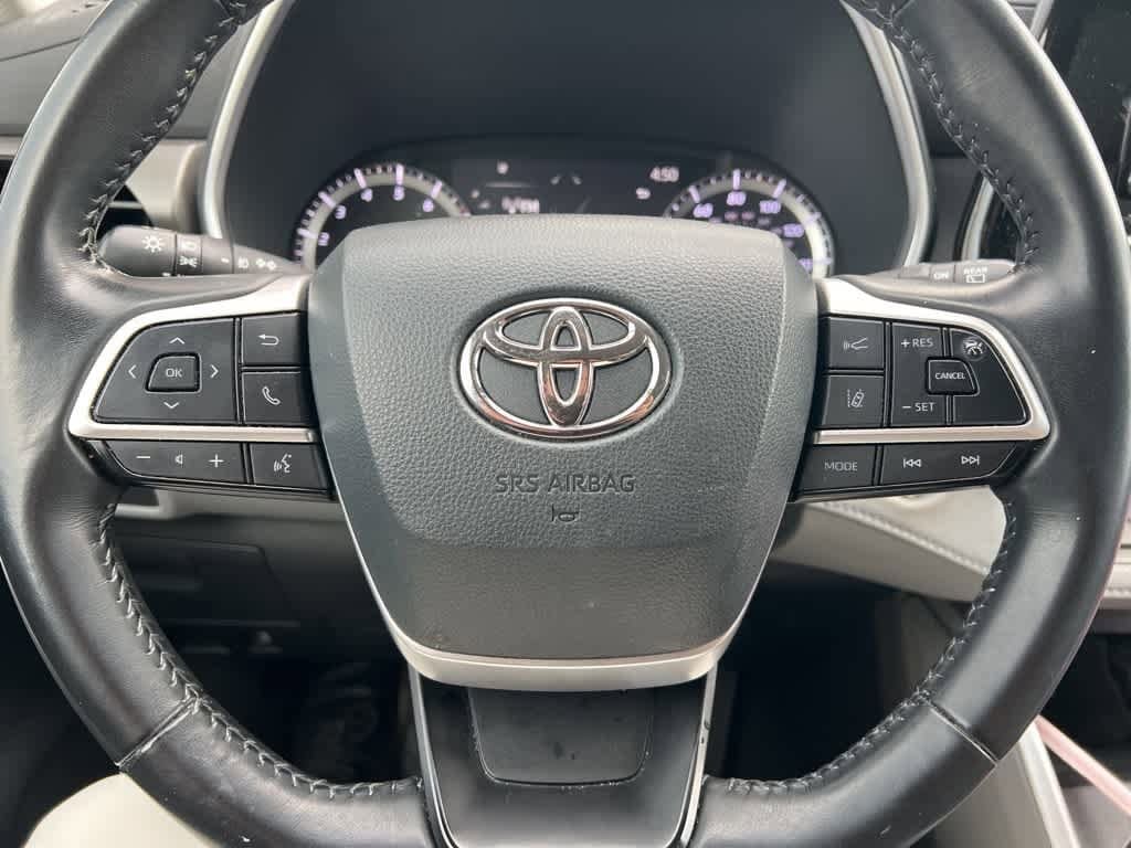 Thumbnail: 2022 Toyota Highlander - 18