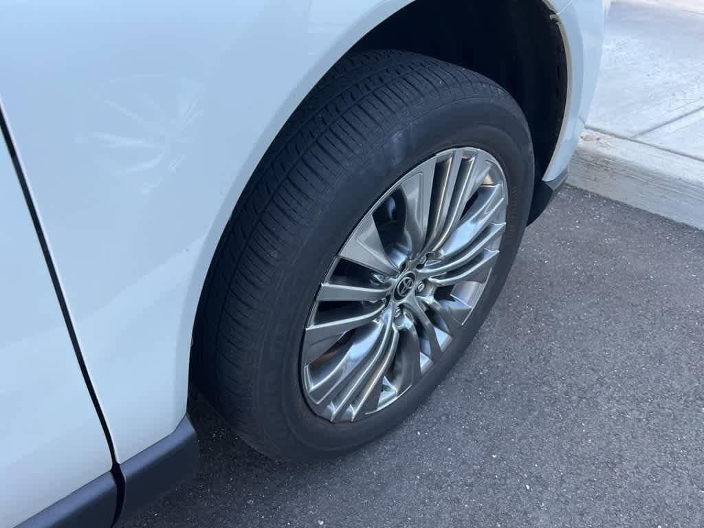 Thumbnail: 2021 Toyota Venza - 27