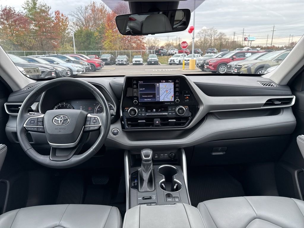 Thumbnail: 2022 Toyota Highlander - 25