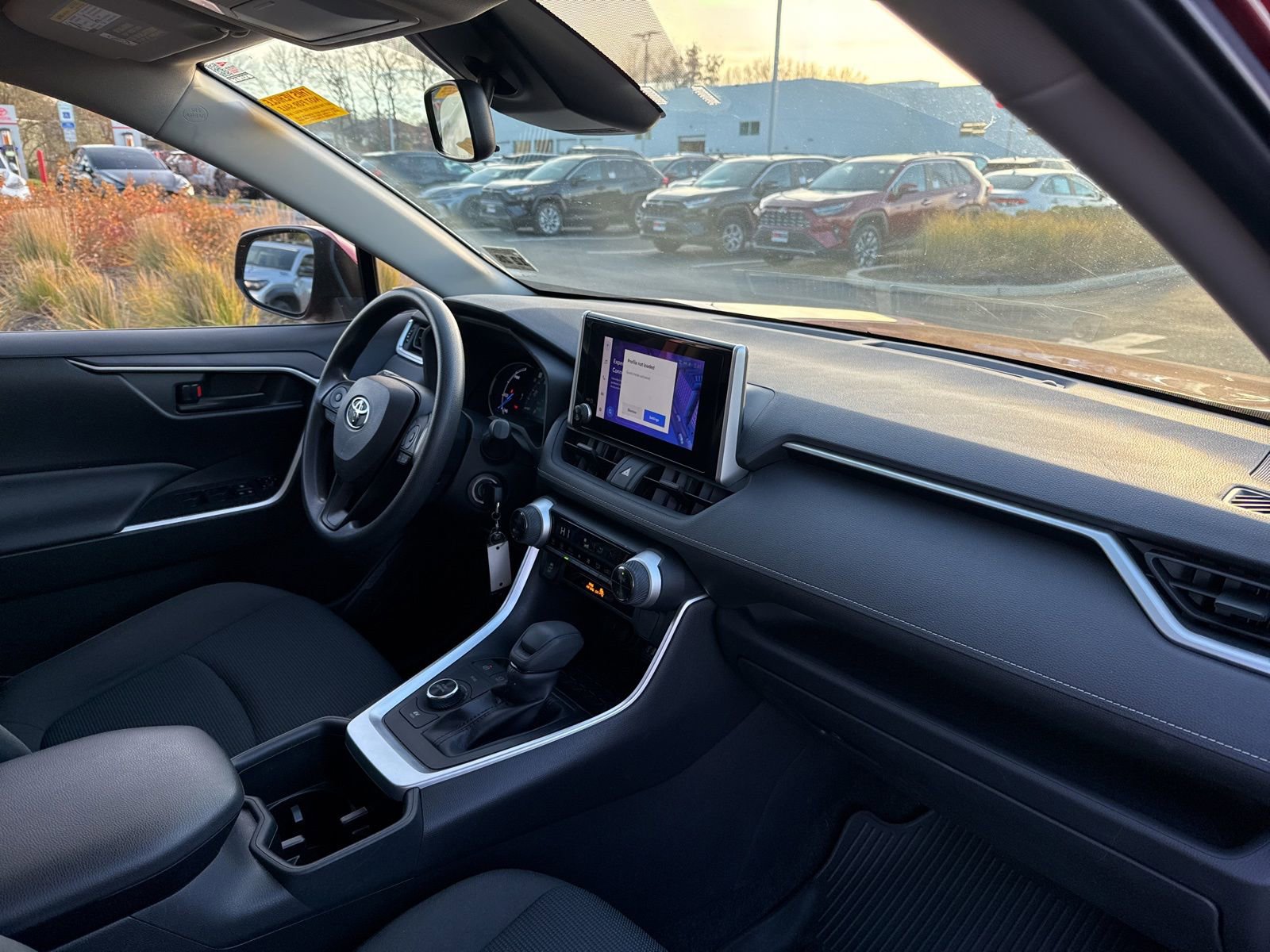 Thumbnail: 2023 Toyota RAV4 - 21