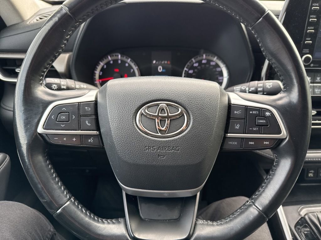 Thumbnail: 2022 Toyota Highlander - 25